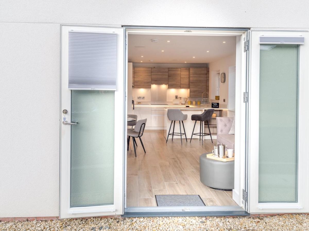 Pass The Keys Contemporary Apartment With Secure Parking شروزبري المظهر الخارجي الصورة