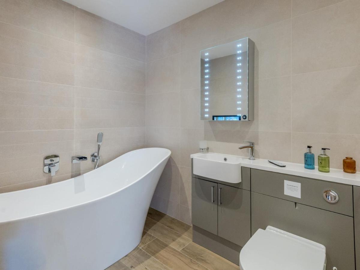 Pass The Keys Contemporary Apartment With Secure Parking شروزبري المظهر الخارجي الصورة