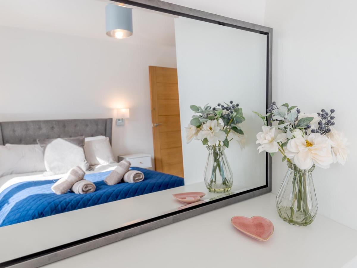 Pass The Keys Contemporary Apartment With Secure Parking شروزبري المظهر الخارجي الصورة
